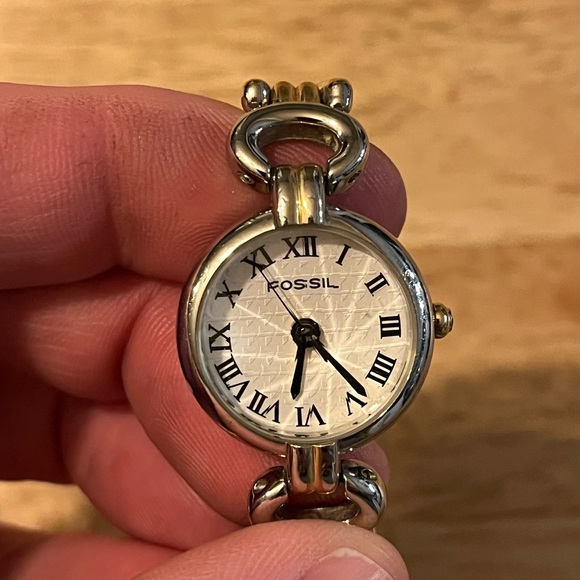 Fossil DC-9696 Quartz Watch Silver Dial Bracelet Band Roman Numerals Rare - Picture 1 of 4